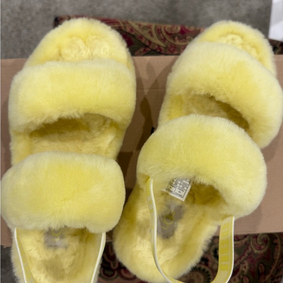 Cute, fluffy women’s UGG Oh Yeah sandals, bright yellow color 💛 - Picture 3 of 3